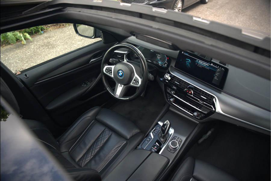 BMW 5 Serie 520e Business Edition Plus M Sport | M Performance | Alvitgrau | Panoramadak | Laser | Stoelverwarming | Stuurverwarming | Camera | Adaptive Cruise Control | Apple Carplay | Navigatie | Elektrische Stoelen | SOH 89%