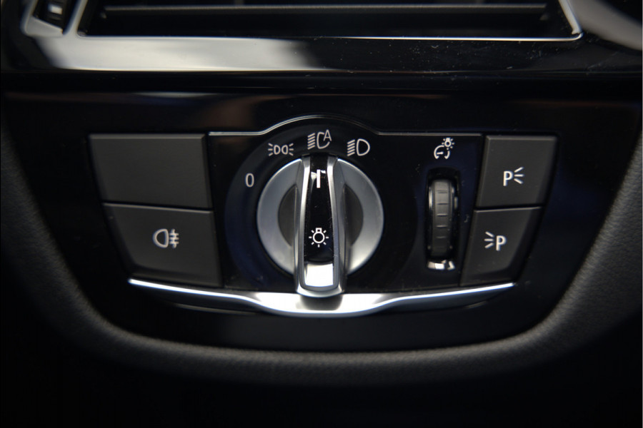 BMW 5 Serie 520e Business Edition Plus M Sport | M Performance | Alvitgrau | Panoramadak | Laser | Stoelverwarming | Stuurverwarming | Camera | Adaptive Cruise Control | Apple Carplay | Navigatie | Elektrische Stoelen | SOH 89%