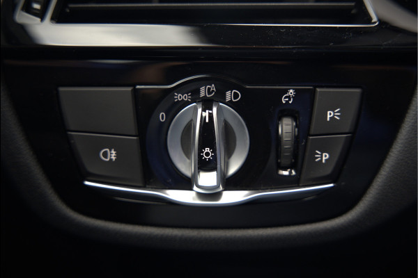 BMW 5 Serie 520e Business Edition Plus M Sport | M Performance | Alvitgrau | Panoramadak | Laser | Stoelverwarming | Stuurverwarming | Camera | Adaptive Cruise Control | Apple Carplay | Navigatie | Elektrische Stoelen | SOH 89%