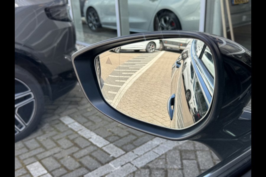 Mazda 3 2.0 ltr, 187pk X, Takumi, rood leder