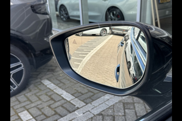 Mazda 3 2.0 ltr, 187pk X, Takumi, rood leder