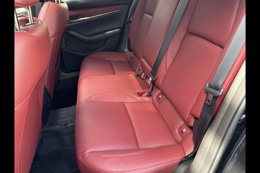 Mazda 3 2.0 ltr, 187pk X, Takumi, rood leder