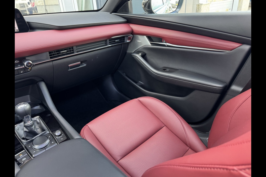 Mazda 3 2.0 ltr, 187pk X, Takumi, rood leder