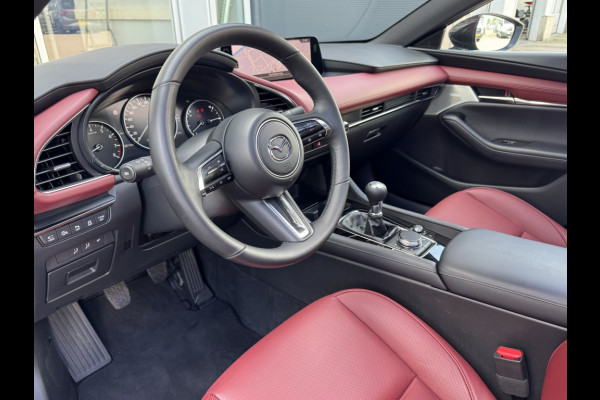 Mazda 3 2.0 ltr, 187pk X, Takumi, rood leder