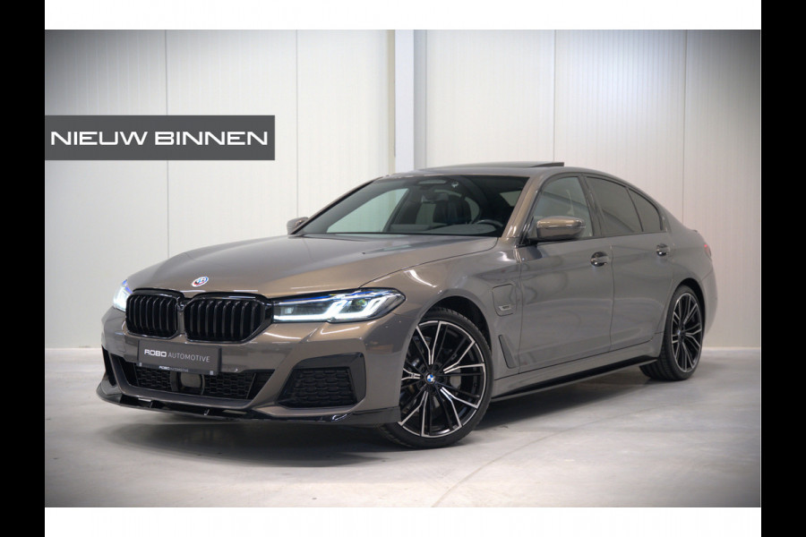 BMW 5 Serie 520e Business Edition Plus M Sport | M Performance | Alvitgrau | Panoramadak | Laser | Stoelverwarming | Stuurverwarming | Camera | Adaptive Cruise Control | Apple Carplay | Navigatie | Elektrische Stoelen | SOH 89%