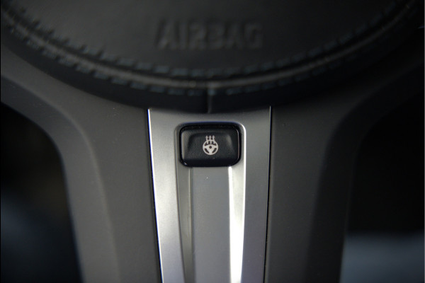 BMW 5 Serie 520e Business Edition Plus M Sport | M Performance | Alvitgrau | Panoramadak | Laser | Stoelverwarming | Stuurverwarming | Camera | Adaptive Cruise Control | Apple Carplay | Navigatie | Elektrische Stoelen | SOH 89%
