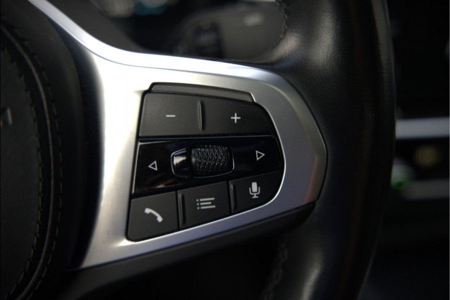 BMW 5 Serie 520e Business Edition Plus M Sport | M Performance | Alvitgrau | Panoramadak | Laser | Stoelverwarming | Stuurverwarming | Camera | Adaptive Cruise Control | Apple Carplay | Navigatie | Elektrische Stoelen | SOH 89%