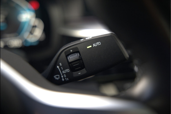 BMW 5 Serie 520e Business Edition Plus M Sport | M Performance | Alvitgrau | Panoramadak | Laser | Stoelverwarming | Stuurverwarming | Camera | Adaptive Cruise Control | Apple Carplay | Navigatie | Elektrische Stoelen | SOH 89%