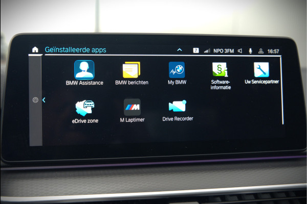 BMW 5 Serie 520e Business Edition Plus M Sport | M Performance | Alvitgrau | Panoramadak | Laser | Stoelverwarming | Stuurverwarming | Camera | Adaptive Cruise Control | Apple Carplay | Navigatie | Elektrische Stoelen | SOH 89%