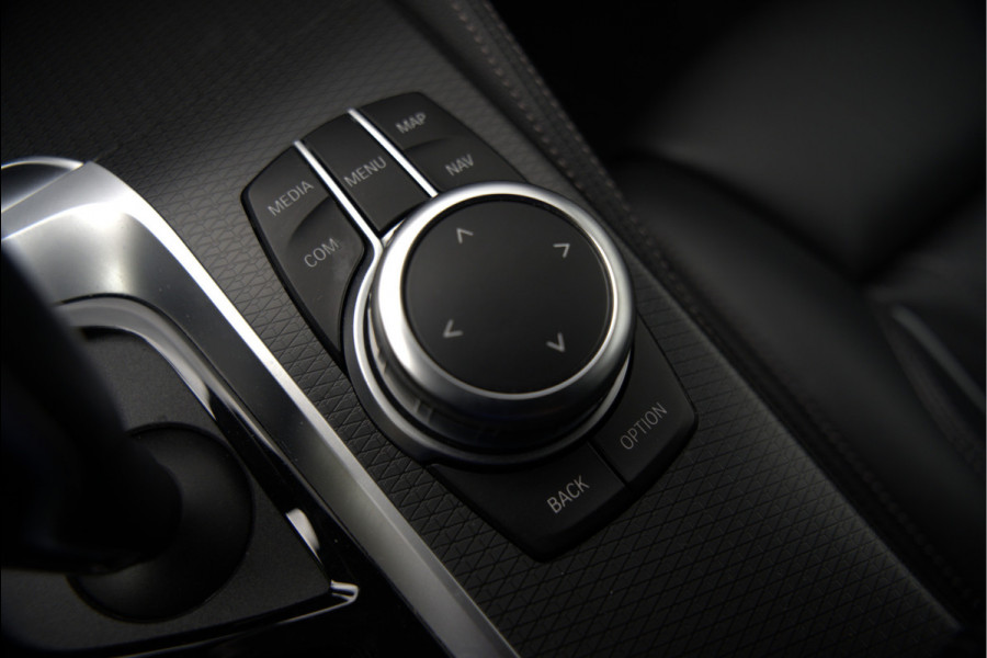 BMW 5 Serie 520e Business Edition Plus M Sport | M Performance | Alvitgrau | Panoramadak | Laser | Stoelverwarming | Stuurverwarming | Camera | Adaptive Cruise Control | Apple Carplay | Navigatie | Elektrische Stoelen | SOH 89%