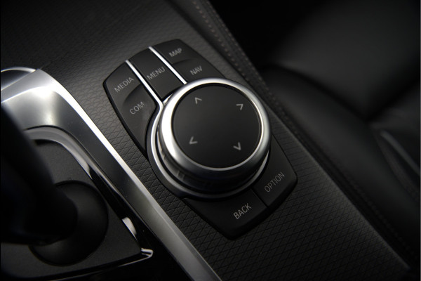 BMW 5 Serie 520e Business Edition Plus M Sport | M Performance | Alvitgrau | Panoramadak | Laser | Stoelverwarming | Stuurverwarming | Camera | Adaptive Cruise Control | Apple Carplay | Navigatie | Elektrische Stoelen | SOH 89%