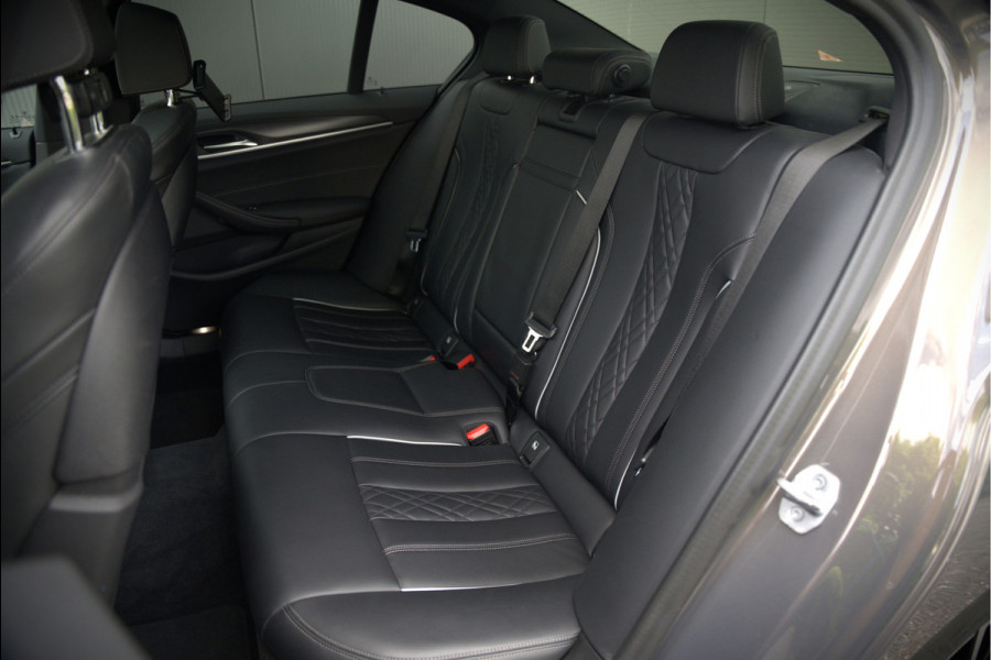 BMW 5 Serie 520e Business Edition Plus M Sport | M Performance | Alvitgrau | Panoramadak | Laser | Stoelverwarming | Stuurverwarming | Camera | Adaptive Cruise Control | Apple Carplay | Navigatie | Elektrische Stoelen | SOH 89%