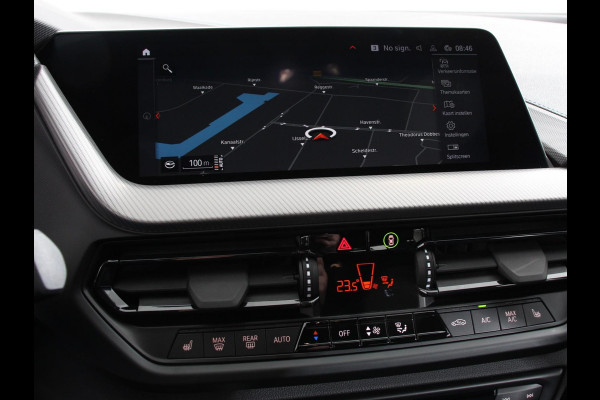BMW 1-serie 118i M-Sport Automaat Digitale Cockpit  Climate control  Stoel verwarming  LED  Sfeer verlichting  Lichtmetalen velgen  Navigatie  Apple carplay/ Android auto  Parkeersensoren