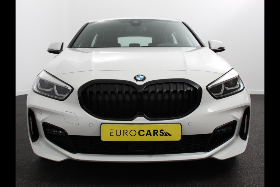 BMW 1-serie 118i M-Sport Automaat Digitale Cockpit  Climate control  Stoel verwarming  LED  Sfeer verlichting  Lichtmetalen velgen  Navigatie  Apple carplay/ Android auto  Parkeersensoren