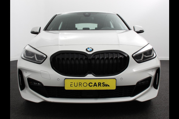 BMW 1-serie 118i M-Sport Automaat Digitale Cockpit  Climate control  Stoel verwarming  LED  Sfeer verlichting  Lichtmetalen velgen  Navigatie  Apple carplay/ Android auto  Parkeersensoren