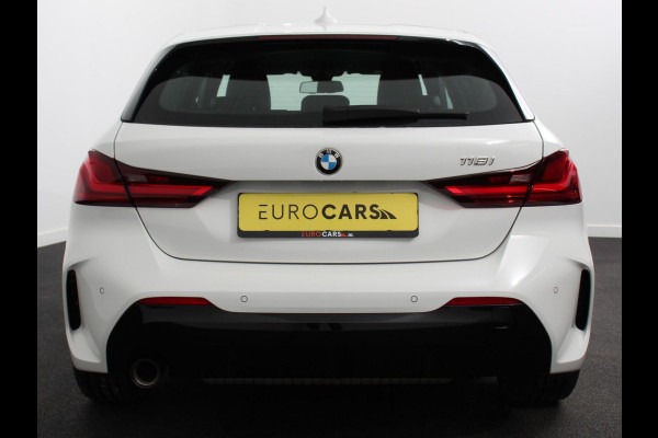 BMW 1-serie 118i M-Sport Automaat Digitale Cockpit  Climate control  Stoel verwarming  LED  Sfeer verlichting  Lichtmetalen velgen  Navigatie  Apple carplay/ Android auto  Parkeersensoren