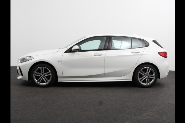 BMW 1-serie 118i M-Sport Automaat Digitale Cockpit  Climate control  Stoel verwarming  LED  Sfeer verlichting  Lichtmetalen velgen  Navigatie  Apple carplay/ Android auto  Parkeersensoren