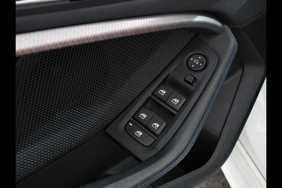 BMW 1-serie 118i M-Sport Automaat Digitale Cockpit  Climate control  Stoel verwarming  LED  Sfeer verlichting  Lichtmetalen velgen  Navigatie  Apple carplay/ Android auto  Parkeersensoren