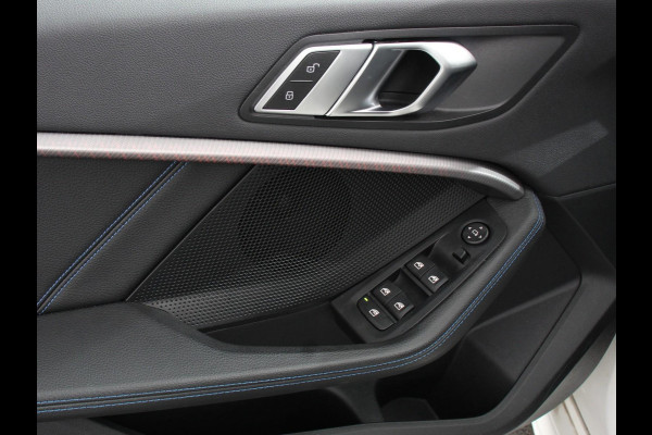 BMW 1-serie 118i M-Sport Automaat Digitale Cockpit  Climate control  Stoel verwarming  LED  Sfeer verlichting  Lichtmetalen velgen  Navigatie  Apple carplay/ Android auto  Parkeersensoren