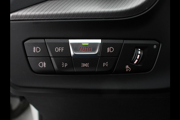 BMW 1-serie 118i M-Sport Automaat Digitale Cockpit  Climate control  Stoel verwarming  LED  Sfeer verlichting  Lichtmetalen velgen  Navigatie  Apple carplay/ Android auto  Parkeersensoren