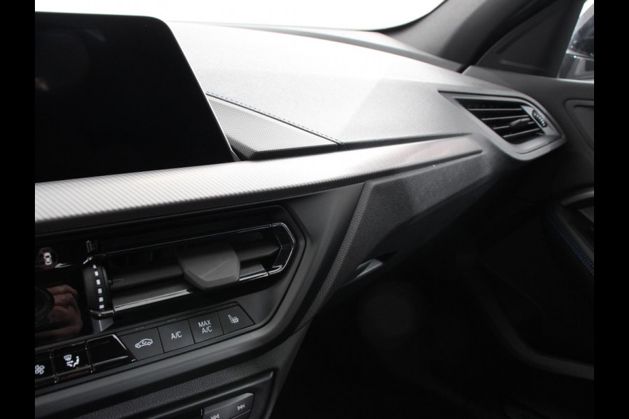 BMW 1-serie 118i M-Sport Automaat Digitale Cockpit  Climate control  Stoel verwarming  LED  Sfeer verlichting  Lichtmetalen velgen  Navigatie  Apple carplay/ Android auto  Parkeersensoren