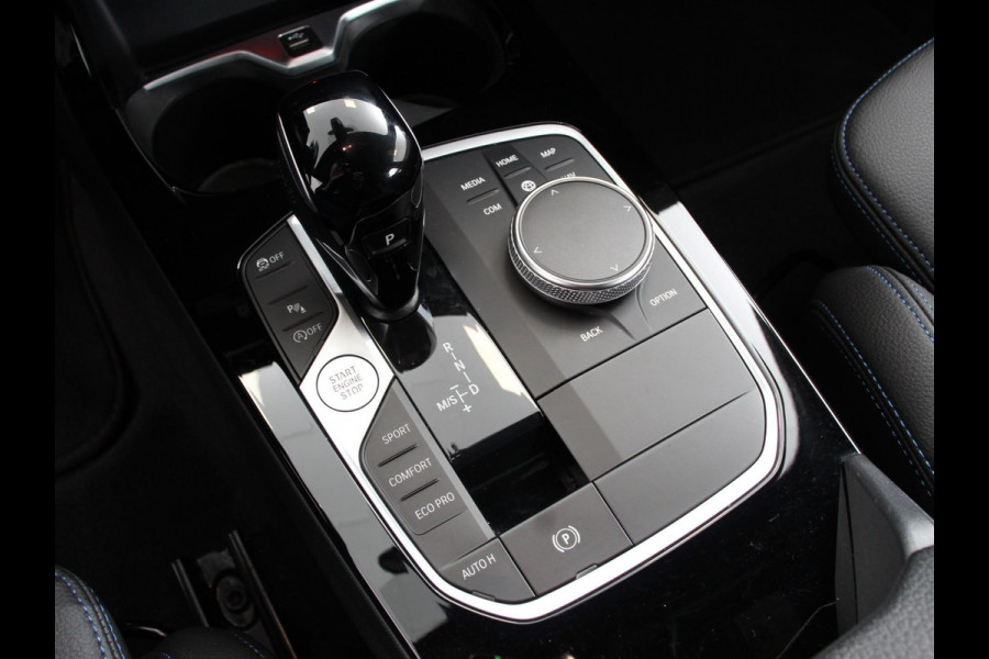 BMW 1-serie 118i M-Sport Automaat Digitale Cockpit  Climate control  Stoel verwarming  LED  Sfeer verlichting  Lichtmetalen velgen  Navigatie  Apple carplay/ Android auto  Parkeersensoren