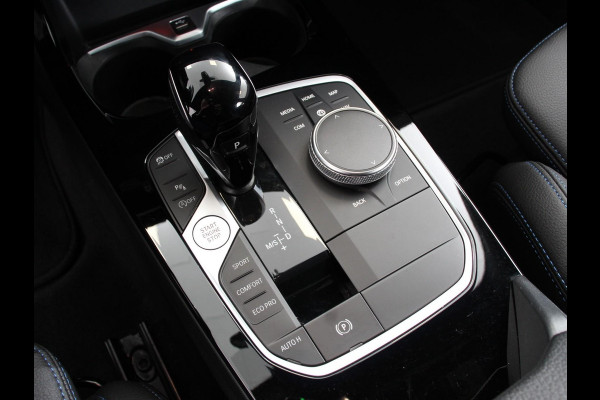 BMW 1-serie 118i M-Sport Automaat Digitale Cockpit  Climate control  Stoel verwarming  LED  Sfeer verlichting  Lichtmetalen velgen  Navigatie  Apple carplay/ Android auto  Parkeersensoren