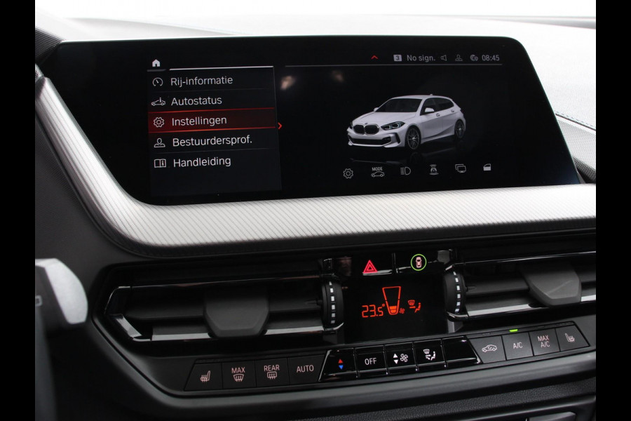 BMW 1-serie 118i M-Sport Automaat Digitale Cockpit  Climate control  Stoel verwarming  LED  Sfeer verlichting  Lichtmetalen velgen  Navigatie  Apple carplay/ Android auto  Parkeersensoren