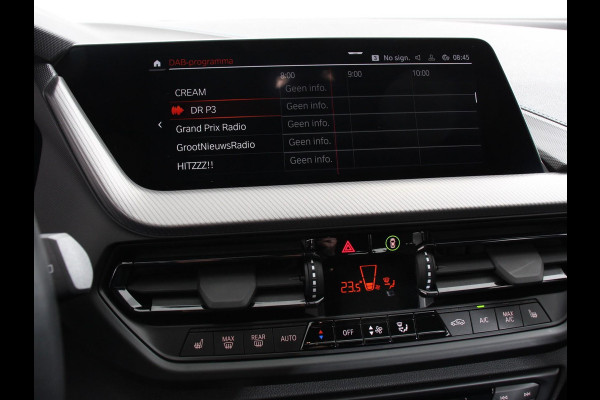 BMW 1-serie 118i M-Sport Automaat Digitale Cockpit  Climate control  Stoel verwarming  LED  Sfeer verlichting  Lichtmetalen velgen  Navigatie  Apple carplay/ Android auto  Parkeersensoren
