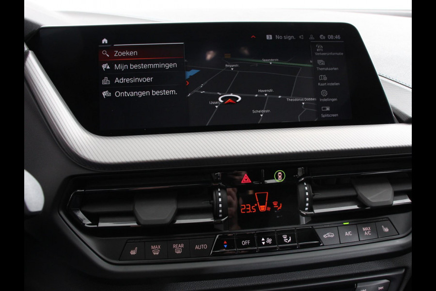 BMW 1-serie 118i M-Sport Automaat Digitale Cockpit  Climate control  Stoel verwarming  LED  Sfeer verlichting  Lichtmetalen velgen  Navigatie  Apple carplay/ Android auto  Parkeersensoren