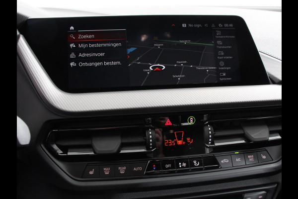 BMW 1-serie 118i M-Sport Automaat Digitale Cockpit  Climate control  Stoel verwarming  LED  Sfeer verlichting  Lichtmetalen velgen  Navigatie  Apple carplay/ Android auto  Parkeersensoren