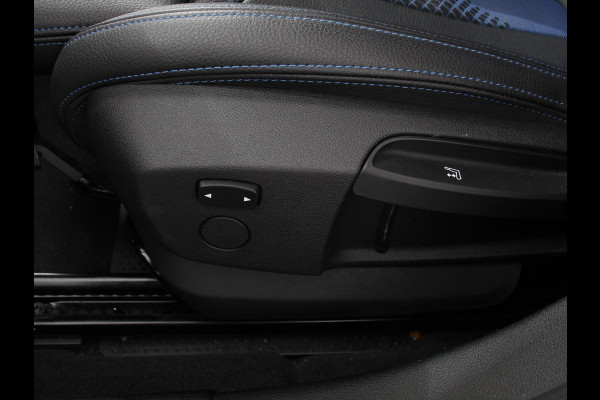 BMW 1-serie 118i M-Sport Automaat Digitale Cockpit  Climate control  Stoel verwarming  LED  Sfeer verlichting  Lichtmetalen velgen  Navigatie  Apple carplay/ Android auto  Parkeersensoren