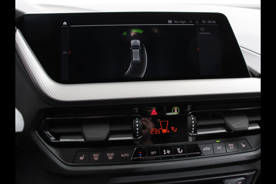 BMW 1-serie 118i M-Sport Automaat Digitale Cockpit  Climate control  Stoel verwarming  LED  Sfeer verlichting  Lichtmetalen velgen  Navigatie  Apple carplay/ Android auto  Parkeersensoren