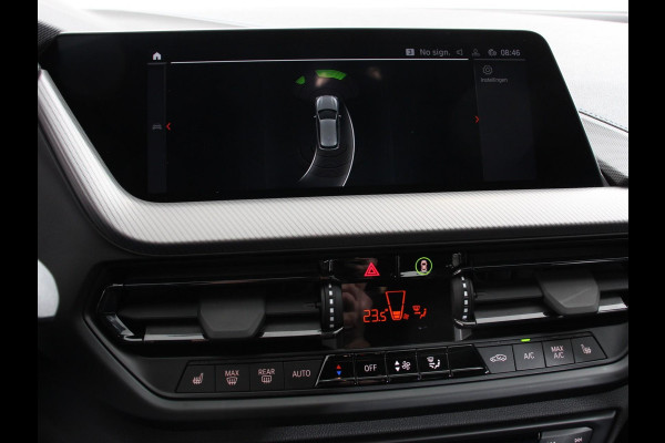 BMW 1-serie 118i M-Sport Automaat Digitale Cockpit  Climate control  Stoel verwarming  LED  Sfeer verlichting  Lichtmetalen velgen  Navigatie  Apple carplay/ Android auto  Parkeersensoren