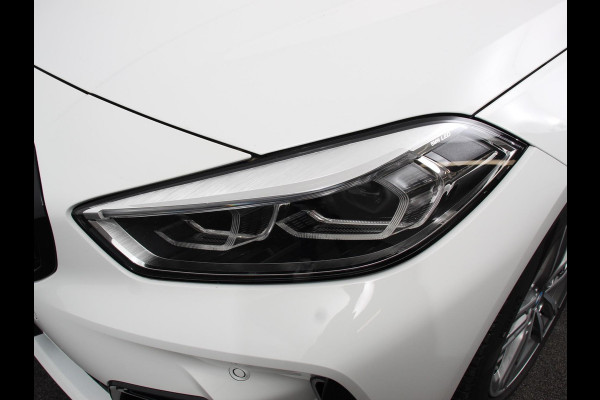 BMW 1-serie 118i M-Sport Automaat Digitale Cockpit  Climate control  Stoel verwarming  LED  Sfeer verlichting  Lichtmetalen velgen  Navigatie  Apple carplay/ Android auto  Parkeersensoren