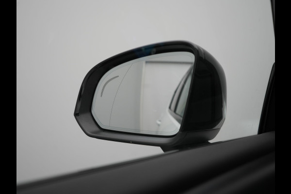 Volvo XC40 Pro Recharge Pure Electric 70kWh 232pk | Panodak | Adaptive Cruise | 360 Camera | Warmtepomp | Sportstoelen Memory & Verwarmd | Harman / Kardon | Google Assistent | 20"L.M | Stuur Verwarmd | Keyless | Blis | DAB |