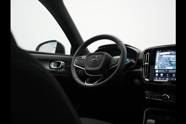 Volvo XC40 Pro Recharge Pure Electric 70kWh 232pk | Panodak | Adaptive Cruise | 360 Camera | Warmtepomp | Sportstoelen Memory & Verwarmd | Harman / Kardon | Google Assistent | 20"L.M | Stuur Verwarmd | Keyless | Blis | DAB |