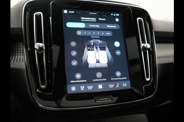 Volvo XC40 Pro Recharge Pure Electric 70kWh 232pk | Panodak | Adaptive Cruise | 360 Camera | Warmtepomp | Sportstoelen Memory & Verwarmd | Harman / Kardon | Google Assistent | 20"L.M | Stuur Verwarmd | Keyless | Blis | DAB |
