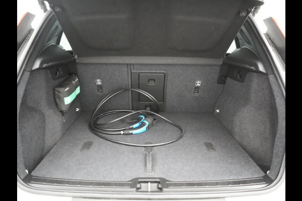 Volvo XC40 Pro Recharge Pure Electric 70kWh 232pk | Panodak | Adaptive Cruise | 360 Camera | Warmtepomp | Sportstoelen Memory & Verwarmd | Harman / Kardon | Google Assistent | 20"L.M | Stuur Verwarmd | Keyless | Blis | DAB |