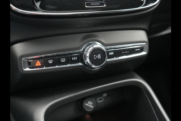 Volvo XC40 Pro Recharge Pure Electric 70kWh 232pk | Panodak | Adaptive Cruise | 360 Camera | Warmtepomp | Sportstoelen Memory & Verwarmd | Harman / Kardon | Google Assistent | 20"L.M | Stuur Verwarmd | Keyless | Blis | DAB |