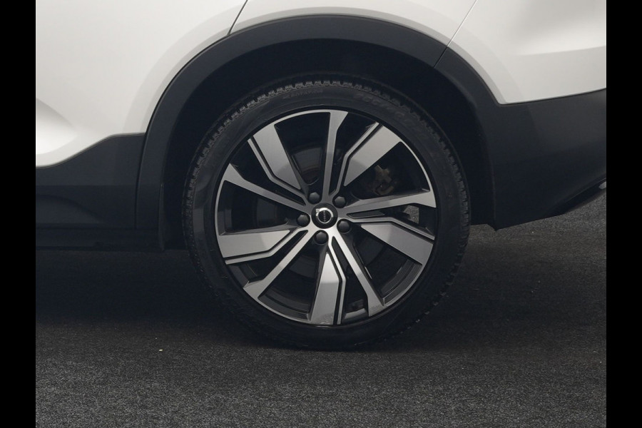 Volvo XC40 Pro Recharge Pure Electric 70kWh 232pk | Panodak | Adaptive Cruise | 360 Camera | Warmtepomp | Sportstoelen Memory & Verwarmd | Harman / Kardon | Google Assistent | 20"L.M | Stuur Verwarmd | Keyless | Blis | DAB |