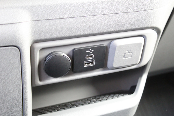 Ford E-Transit Custom 320 L2H1 Limited 65 kWh | Adaptieve Cruise | BLIS | Elektr. Schuifdeur | Winterpack