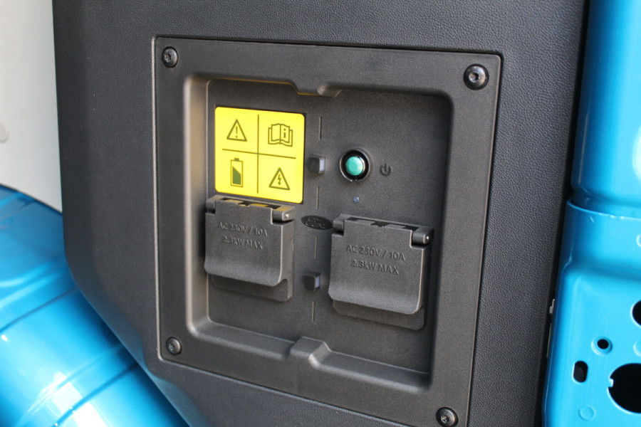 Ford E-Transit Custom 320 L2H1 Limited 65 kWh | Adaptieve Cruise | BLIS | Elektr. Schuifdeur | Winterpack