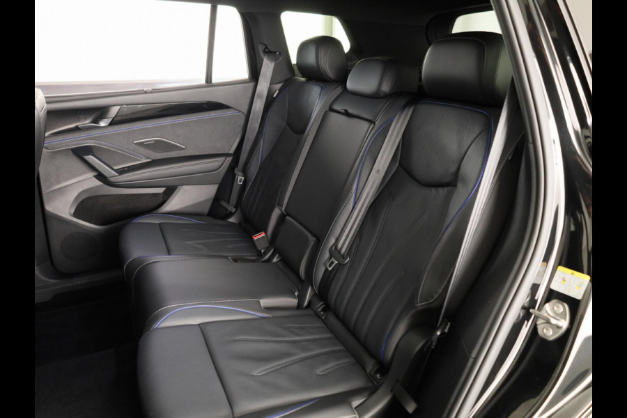 Volkswagen Tayron 1.5 eHybrid R-Line Edition 272 pk Automaat (DSG) | Verlengde garantie | Navigatie | Panoramadak | Trekhaak (wegklapbaar) | Parkeersensoren (Park assist) | Achteruitrijcamera | Black Style pakket | R-Line |