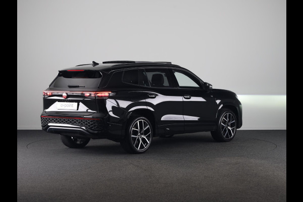 Volkswagen Tayron 1.5 eHybrid R-Line Edition 272 pk Automaat (DSG) | Verlengde garantie | Navigatie | Panoramadak | Trekhaak (wegklapbaar) | Parkeersensoren (Park assist) | Achteruitrijcamera | Black Style pakket | R-Line |