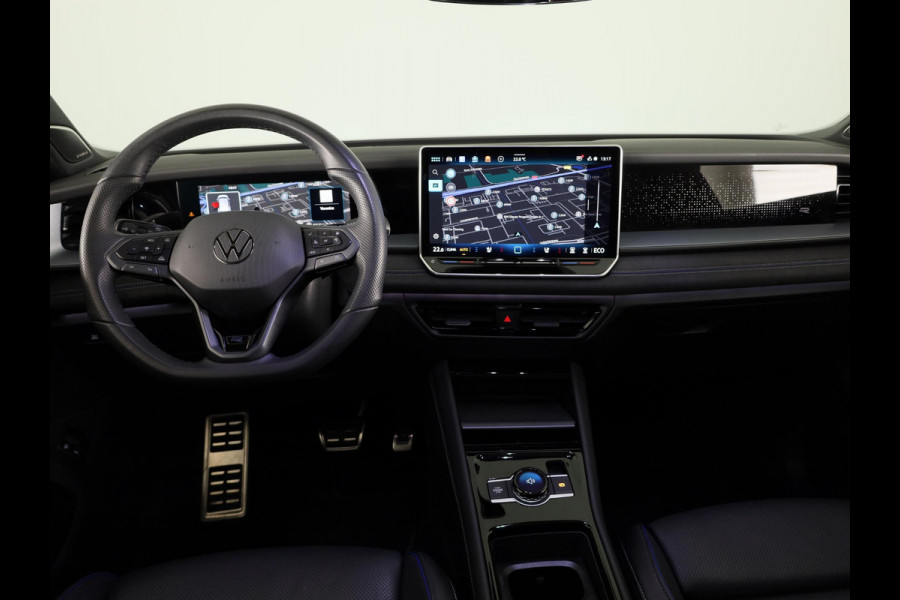 Volkswagen Tayron 1.5 eHybrid R-Line Edition 272 pk Automaat (DSG) | Verlengde garantie | Navigatie | Panoramadak | Trekhaak (wegklapbaar) | Parkeersensoren (Park assist) | Achteruitrijcamera | Black Style pakket | R-Line |