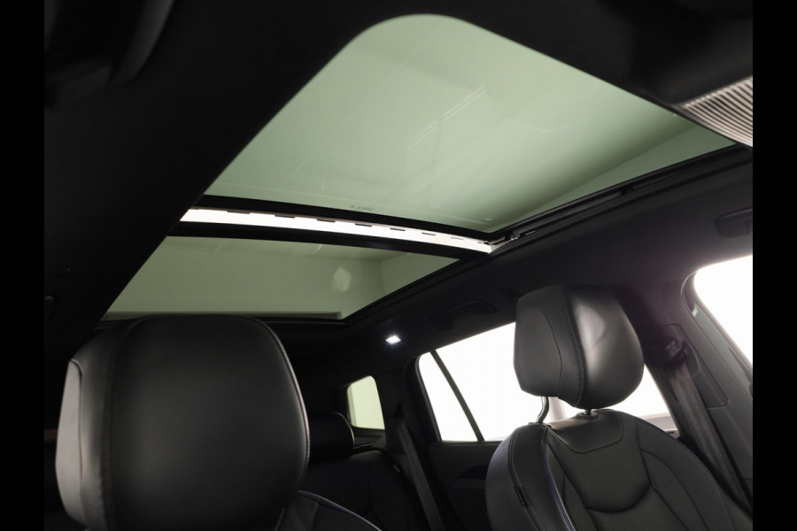 Volkswagen Tayron 1.5 eHybrid R-Line Edition 272 pk Automaat (DSG) | Verlengde garantie | Navigatie | Panoramadak | Trekhaak (wegklapbaar) | Parkeersensoren (Park assist) | Achteruitrijcamera | Black Style pakket | R-Line |