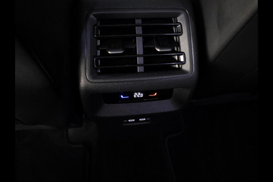 Volkswagen Tayron 1.5 eHybrid R-Line Edition 272 pk Automaat (DSG) | Verlengde garantie | Navigatie | Panoramadak | Trekhaak (wegklapbaar) | Parkeersensoren (Park assist) | Achteruitrijcamera | Black Style pakket | R-Line |