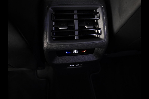 Volkswagen Tayron 1.5 eHybrid R-Line Edition 272 pk Automaat (DSG) | Verlengde garantie | Navigatie | Panoramadak | Trekhaak (wegklapbaar) | Parkeersensoren (Park assist) | Achteruitrijcamera | Black Style pakket | R-Line |