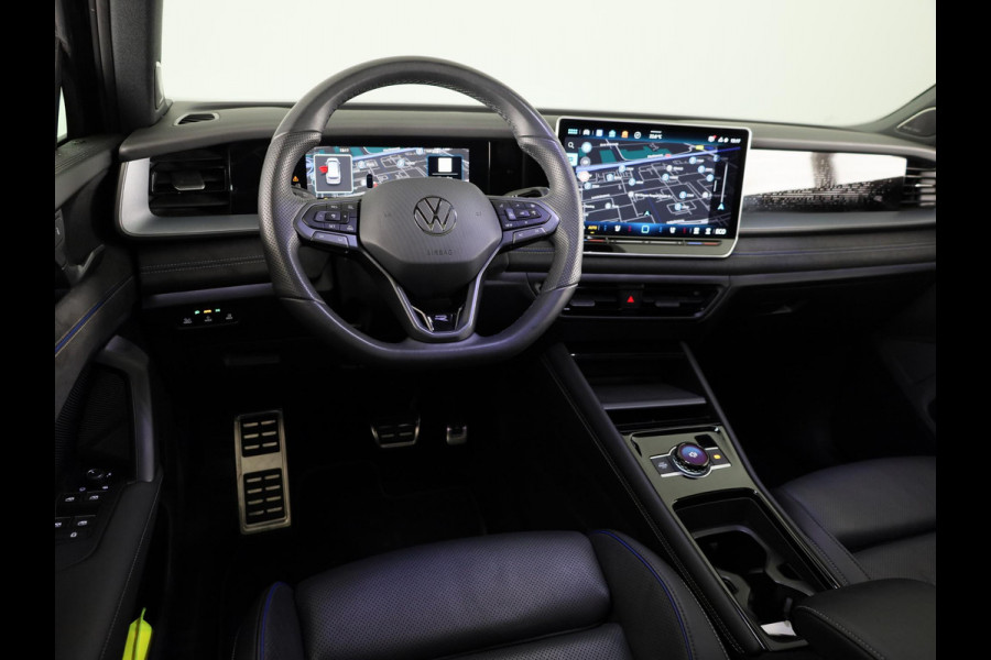 Volkswagen Tayron 1.5 eHybrid R-Line Edition 272 pk Automaat (DSG) | Verlengde garantie | Navigatie | Panoramadak | Trekhaak (wegklapbaar) | Parkeersensoren (Park assist) | Achteruitrijcamera | Black Style pakket | R-Line |